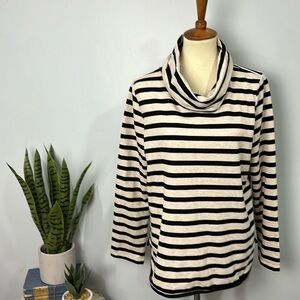 ❄️ Croft & Barrow stripped cowl neck top size large